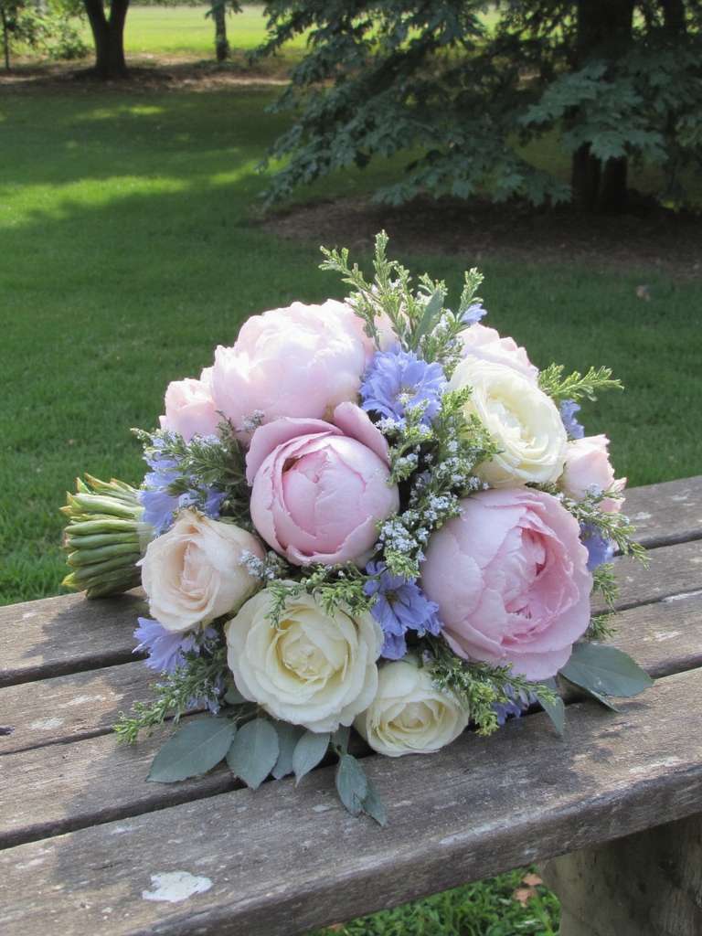 bouquets de mariage de jardin pastel