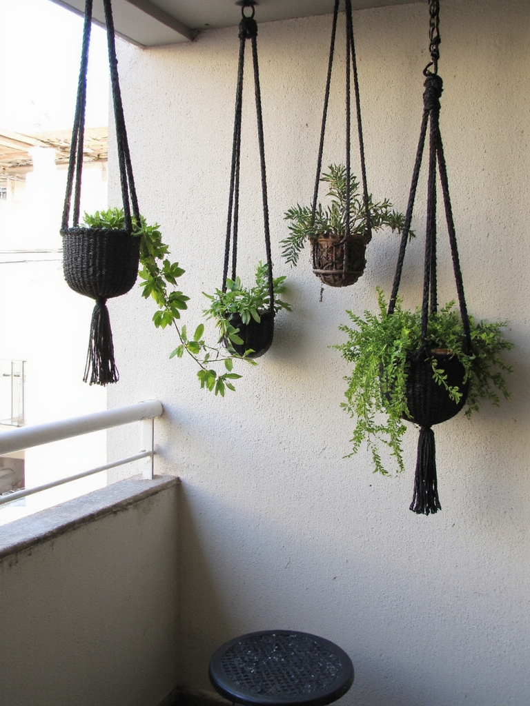 les jardinières suspendues économisent de l'espace