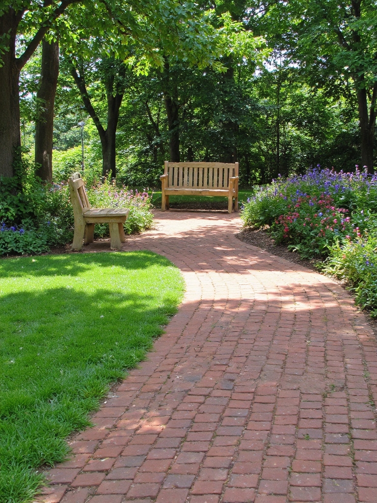 chemins en briques avec des accents en bois