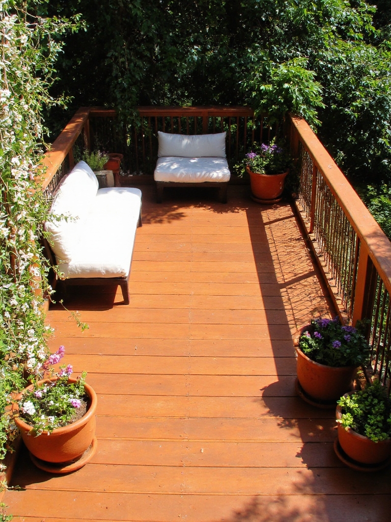 ambiance de terrasse chaleureuse et terreuse