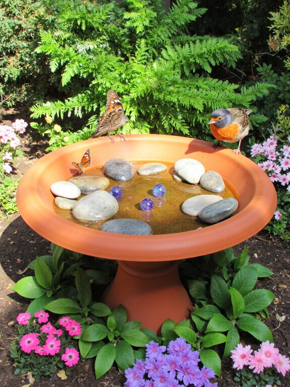 décorer une fontaine à oiseaux à plusieurs niveaux